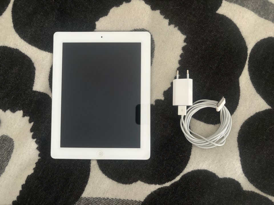 Myydään Applen iPad2 64GB (Wi-Fi + 3G)