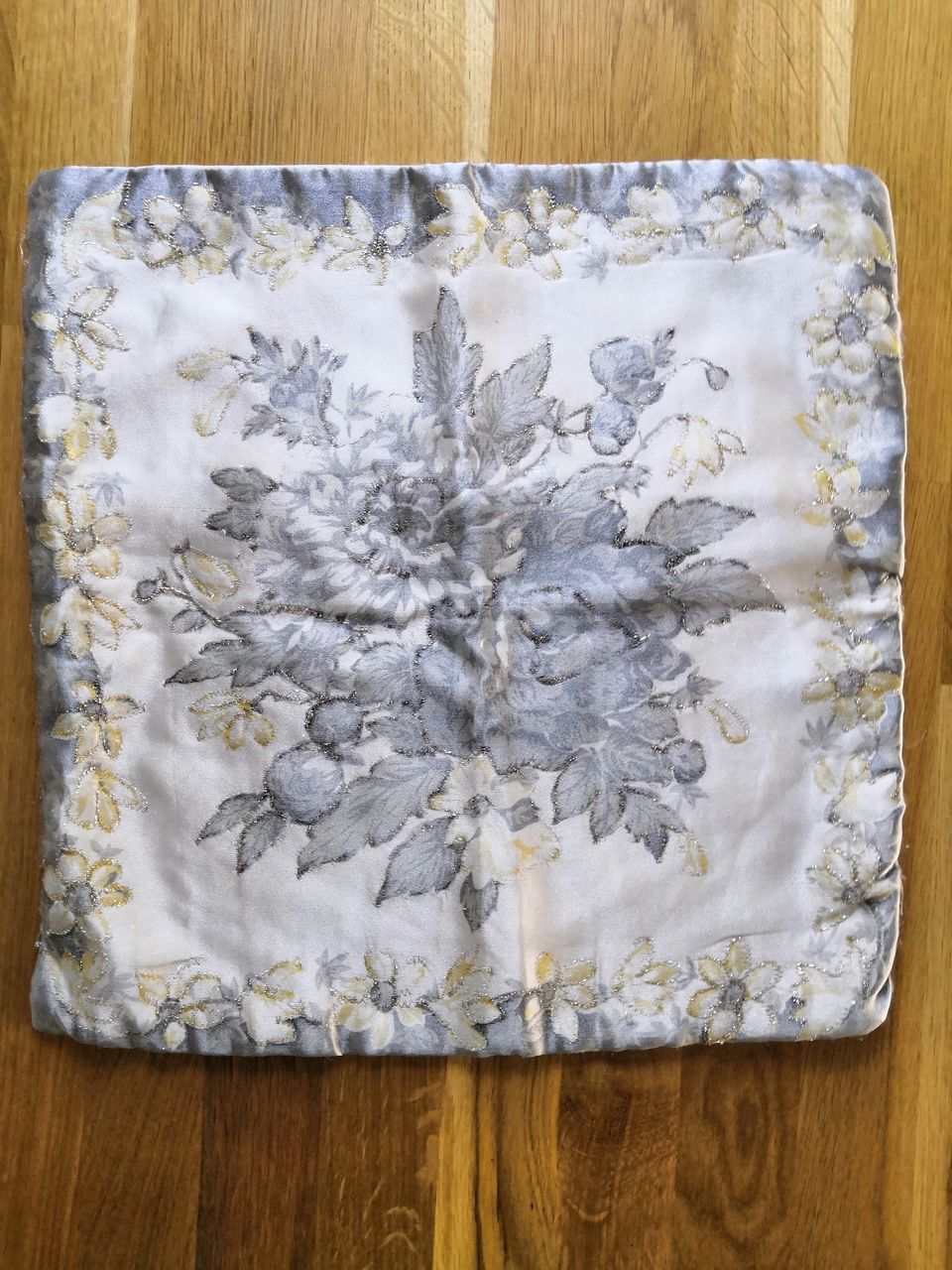 Silkkityynynpäällinen