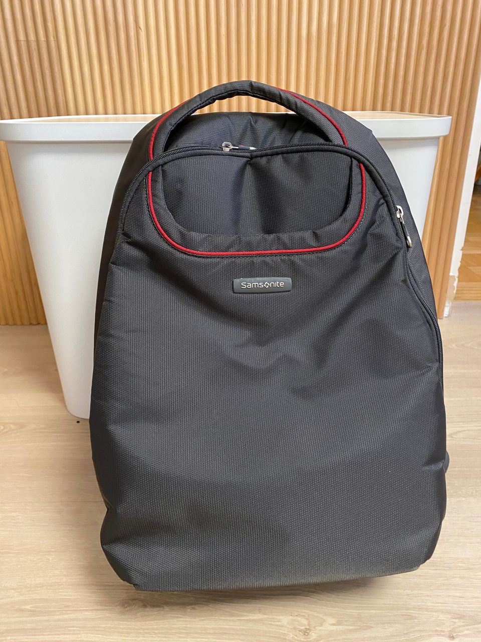 Samsonite reppu, sopii läppärille