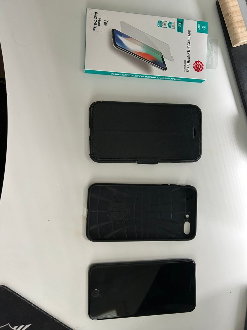 Iphone 8 plus 6GB plus kuoret ja panssari lasi