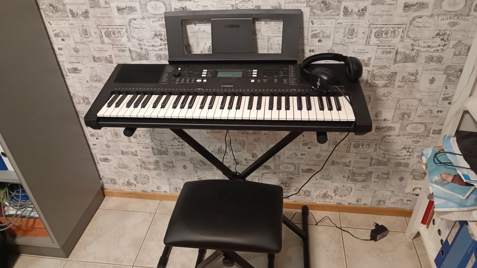 Yamaha PSR E373 Portable Keyboard