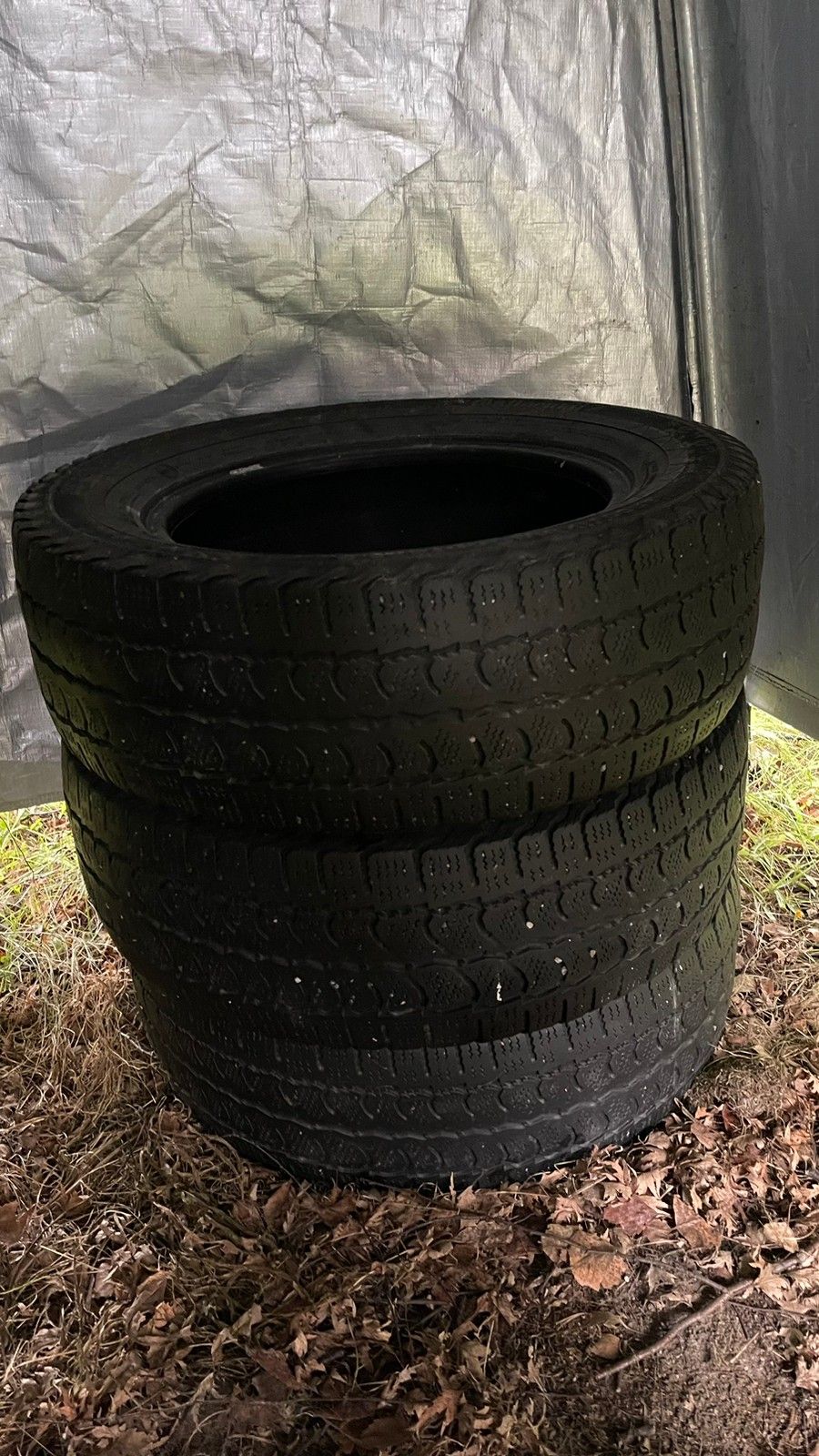 Pakettiauton kitkarenkaita 3kpl 215/65R16C