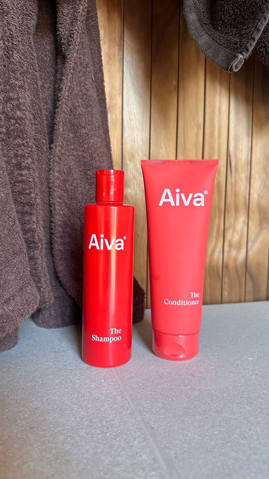 Aiva Suomi luonnonkosmetiikan shampoo ja hoitoaine