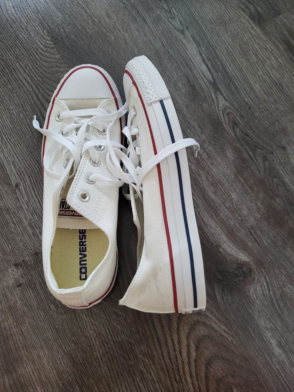 Converse käyttämättömät valkoiset tennarit, koko 41.5