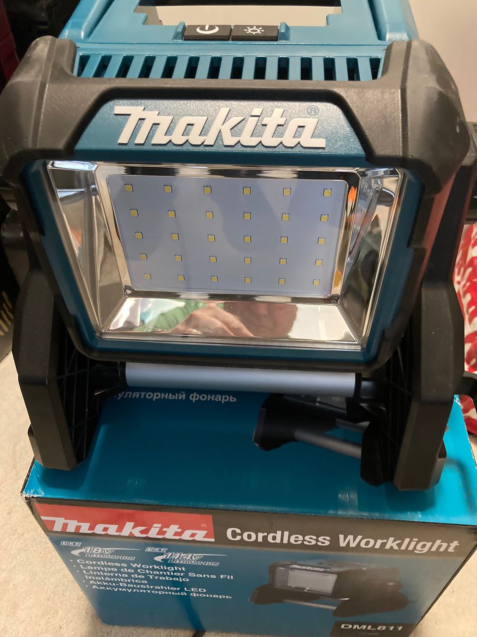 MAKITA LED-valaisin LXT DML811