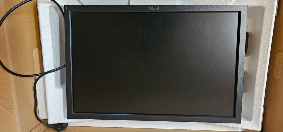 24" Dell U2410f näyttö jalustalla