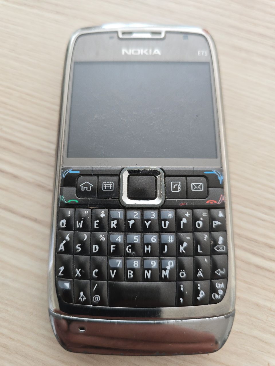 Nokia E71 puhelin