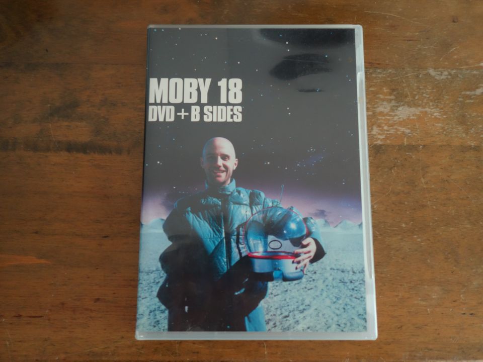 Moby - 18 DVD + B-Sides CD