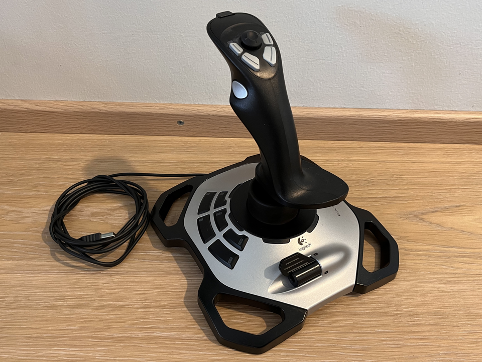 Logitech Extreme 3D Pro joystick