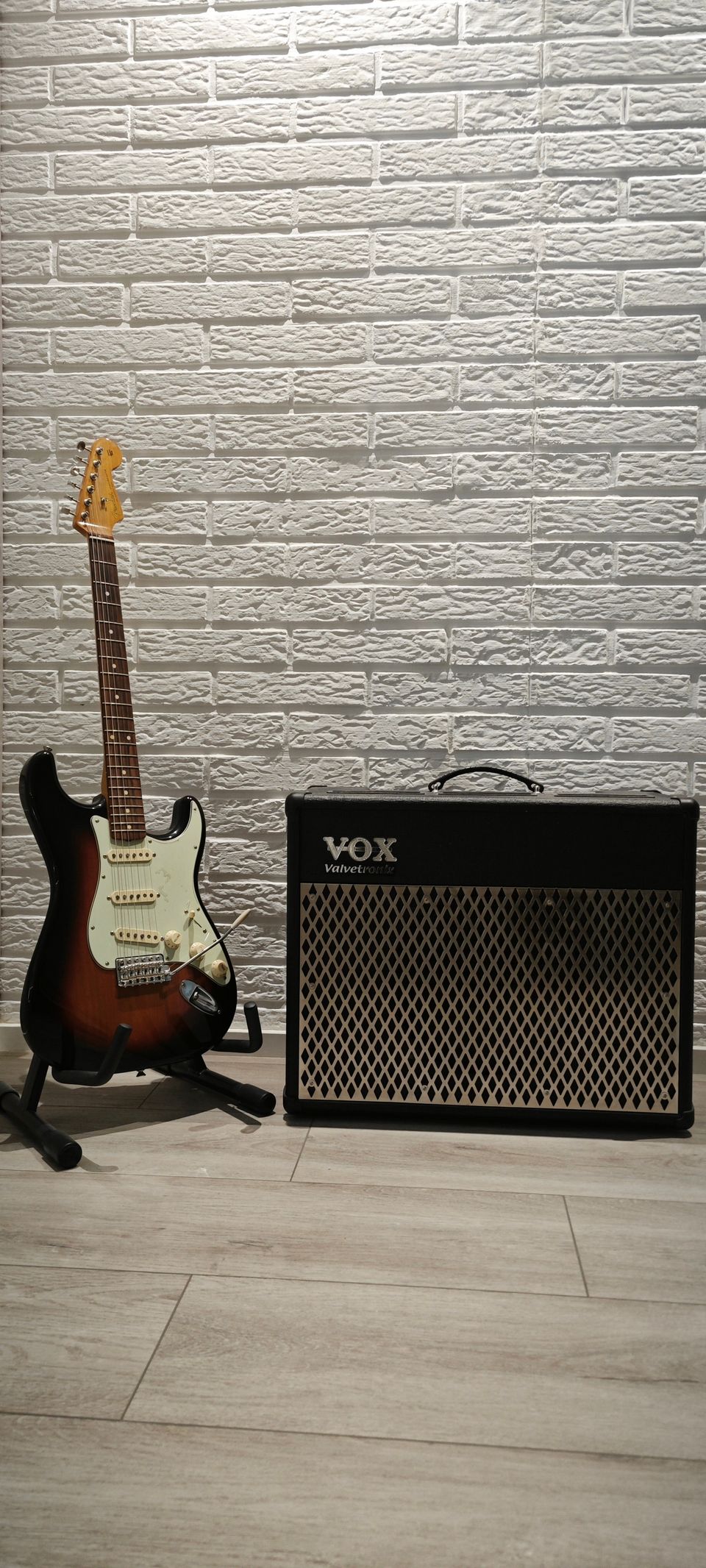 Fender Vintera '60s Stratocaster + VOX AD50VT combo