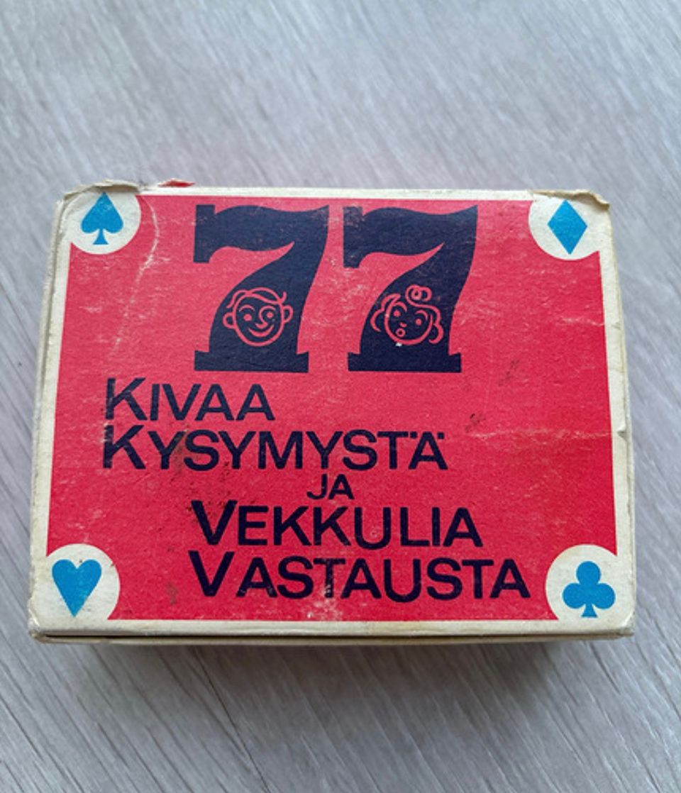 Kivaa kysymystä ja vekkulia vastausta kortit