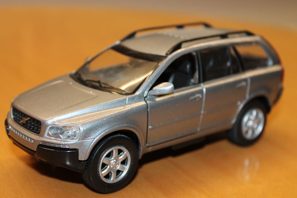 Siisti kunto Volvo XC90 V8 AWD 2004 15cm metallinen pienoismalli auto