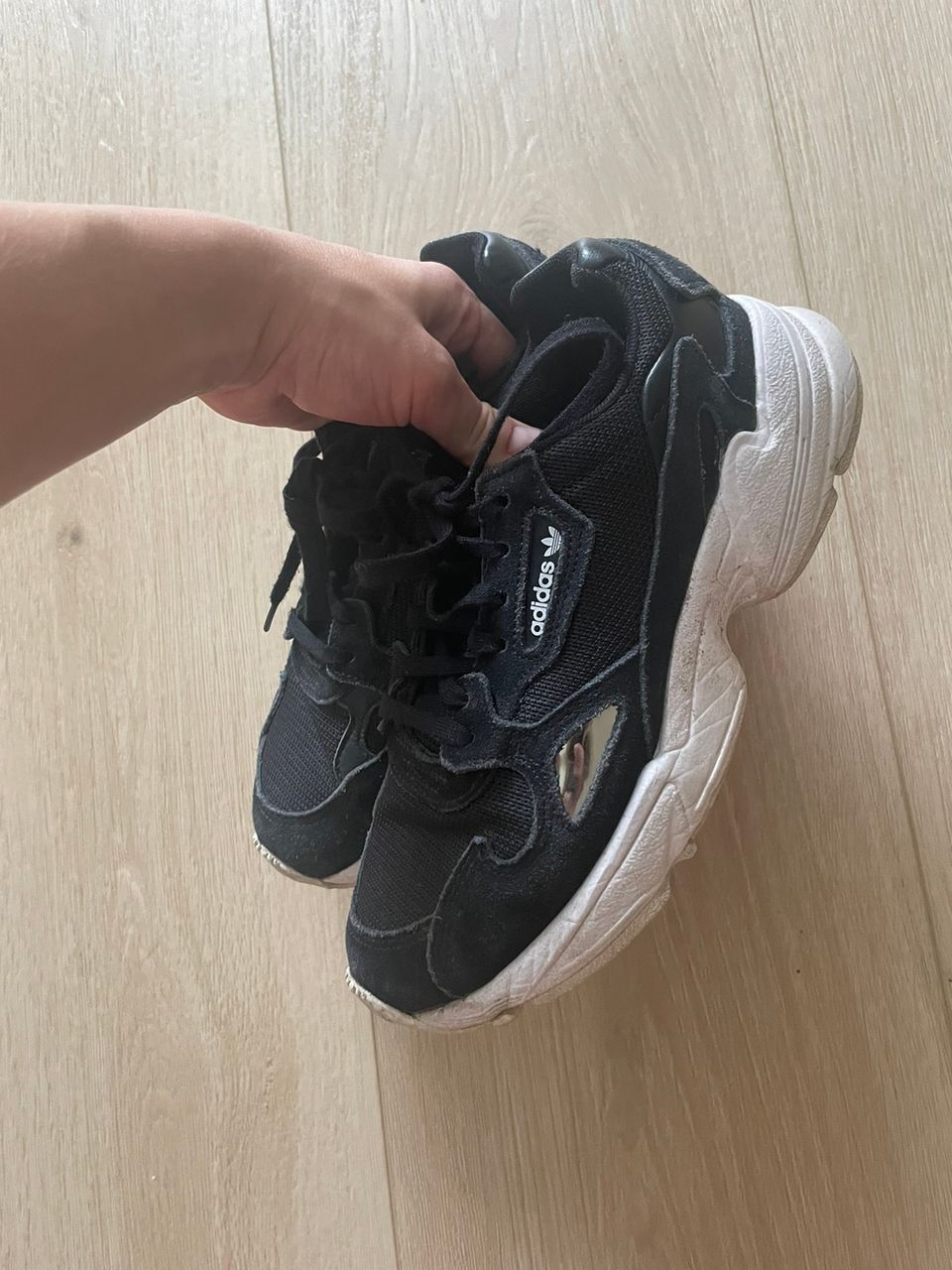 Adidas falcon 36