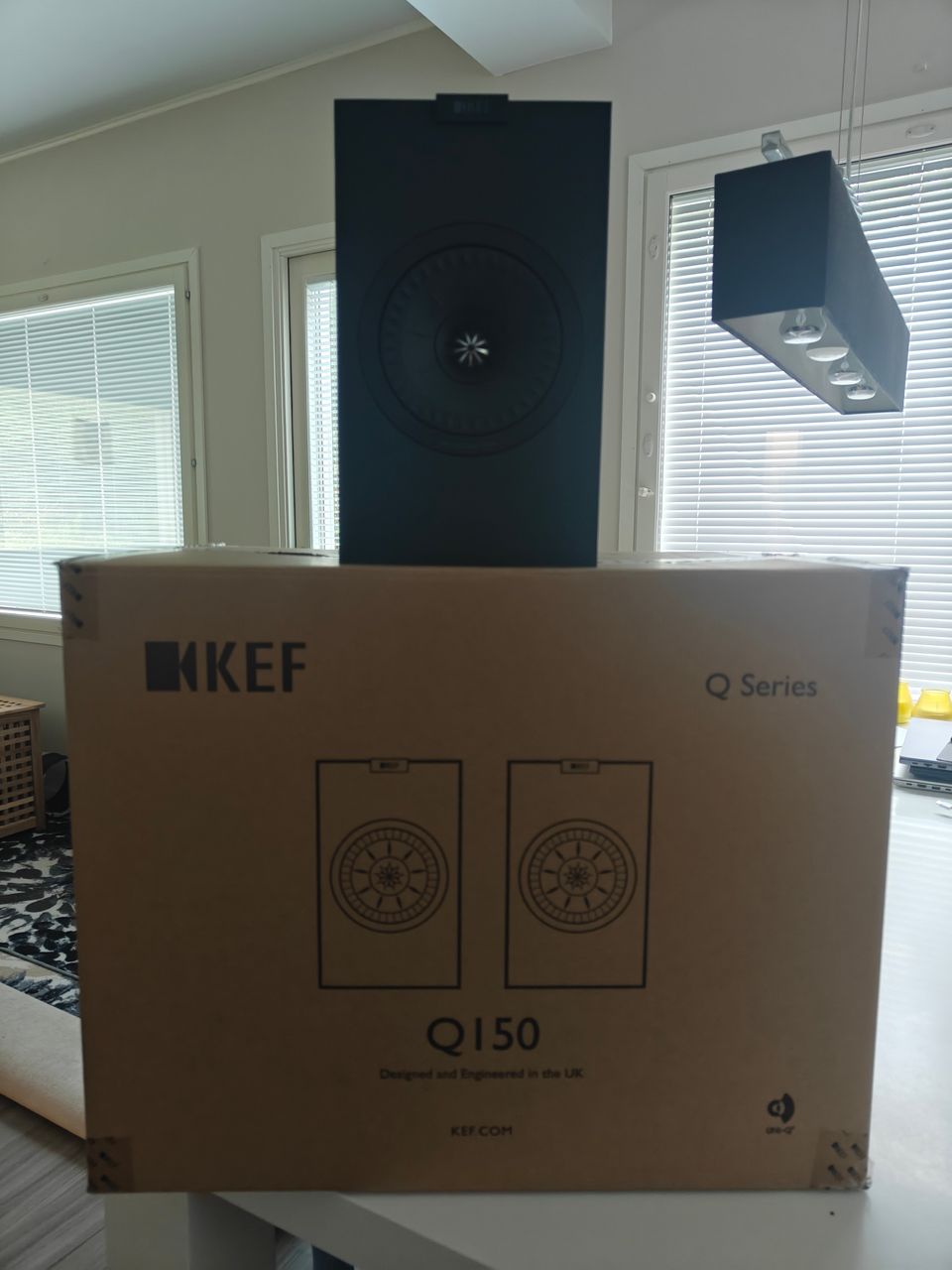 Kef Q150 mustat