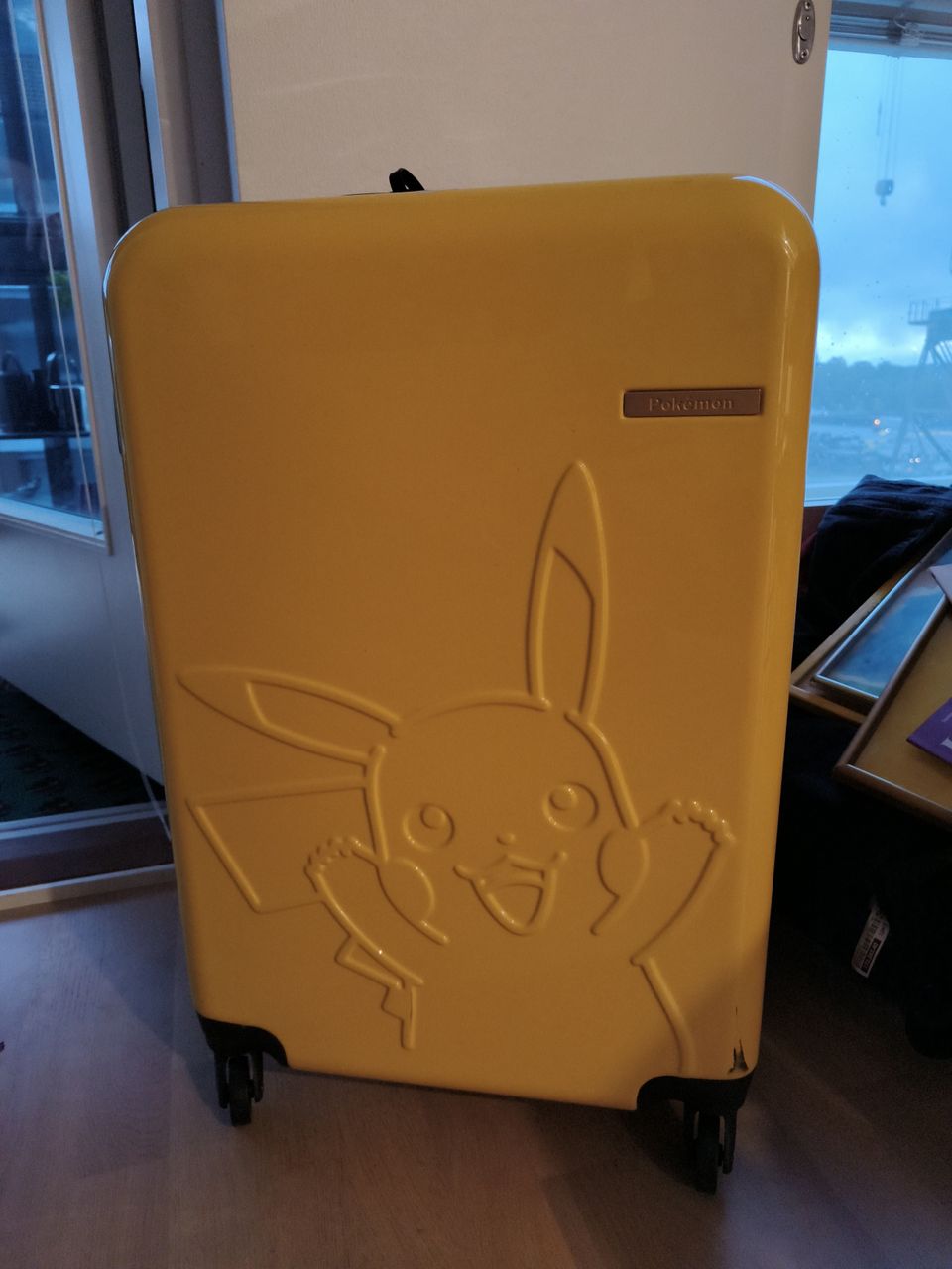 Virallinen Pokemon Pikachu matkalaukku (iso)