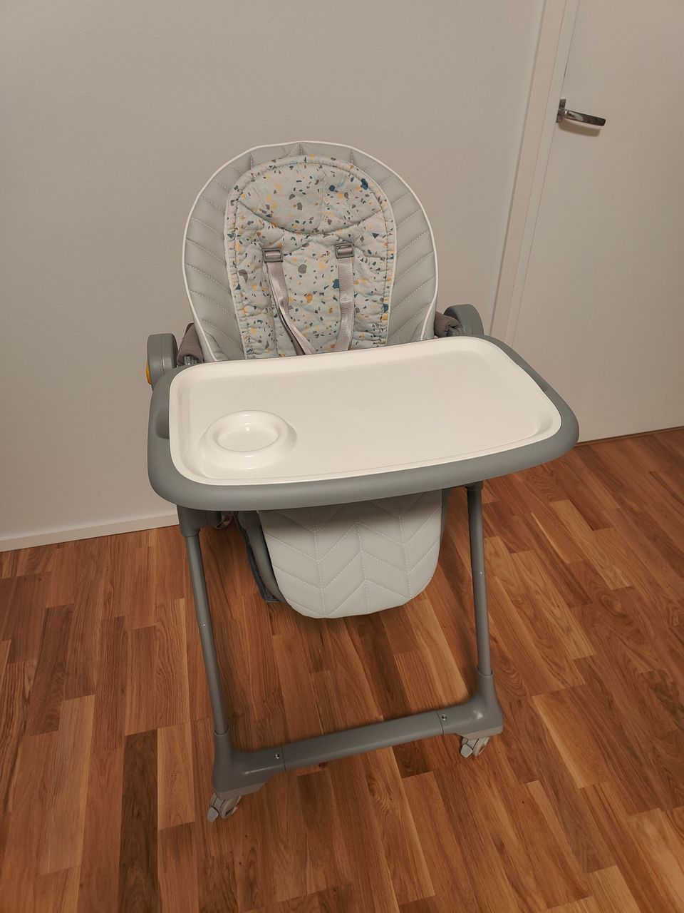 Kinderkraft Syöttötuoli LASTREE grey