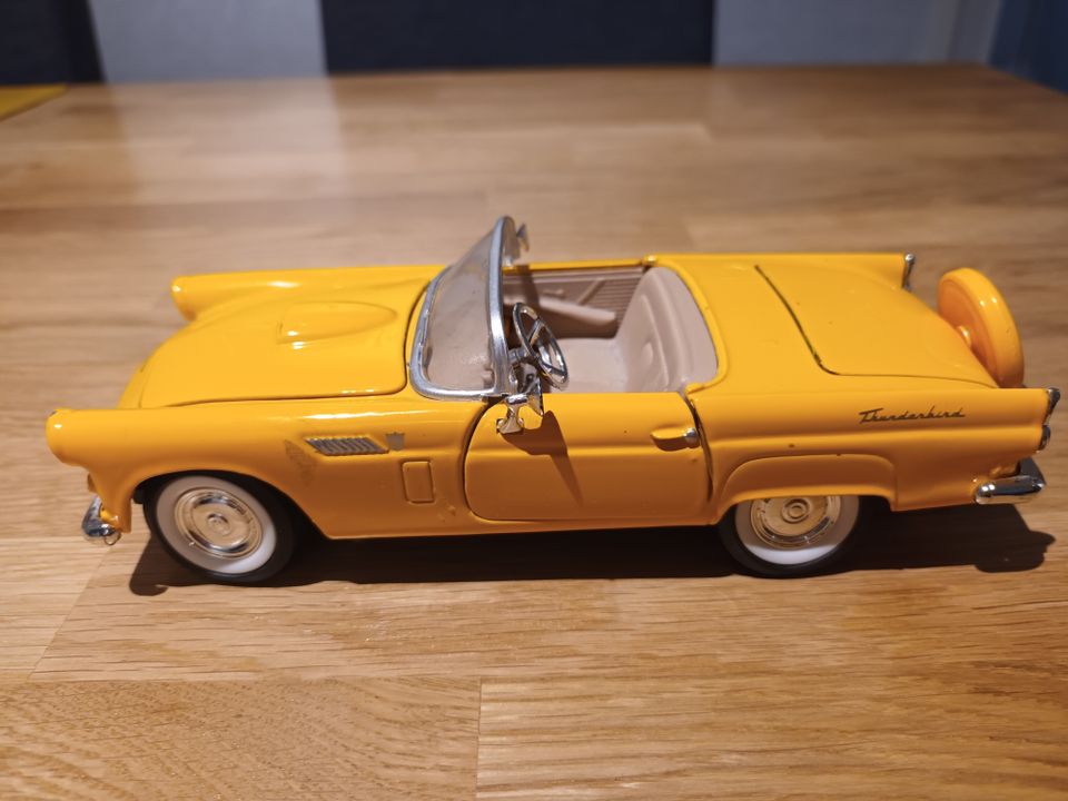 Keräilyauto Ford Thunderbird 1956