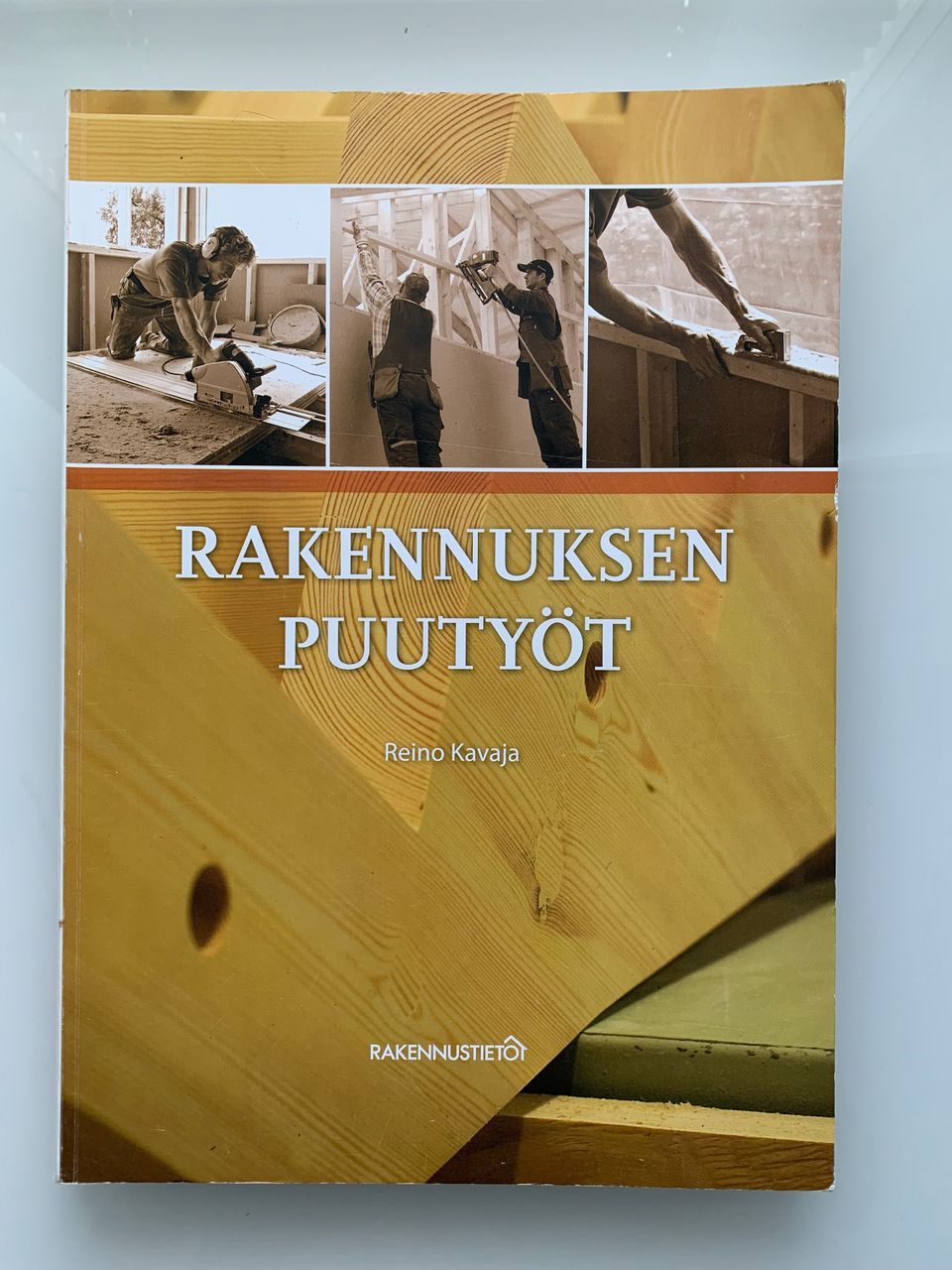 Reino Kajava: Rakennuksen puutyöt