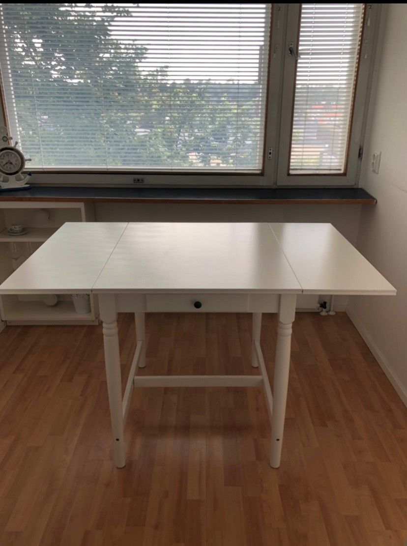 IKEA Dining Table (Extendable on both sides)