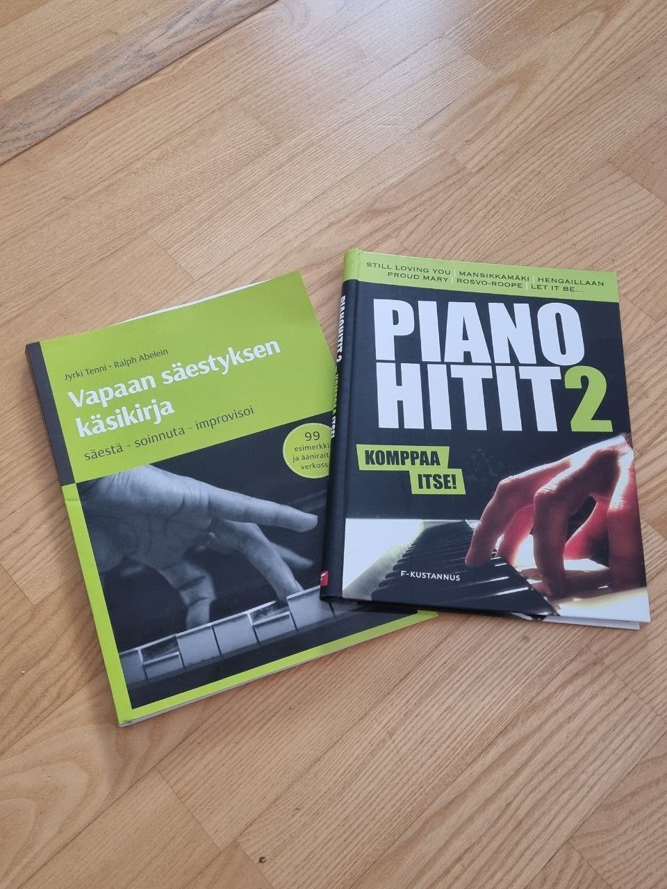 Pianohitit 2 + Vapaan säestyksen käsikirja