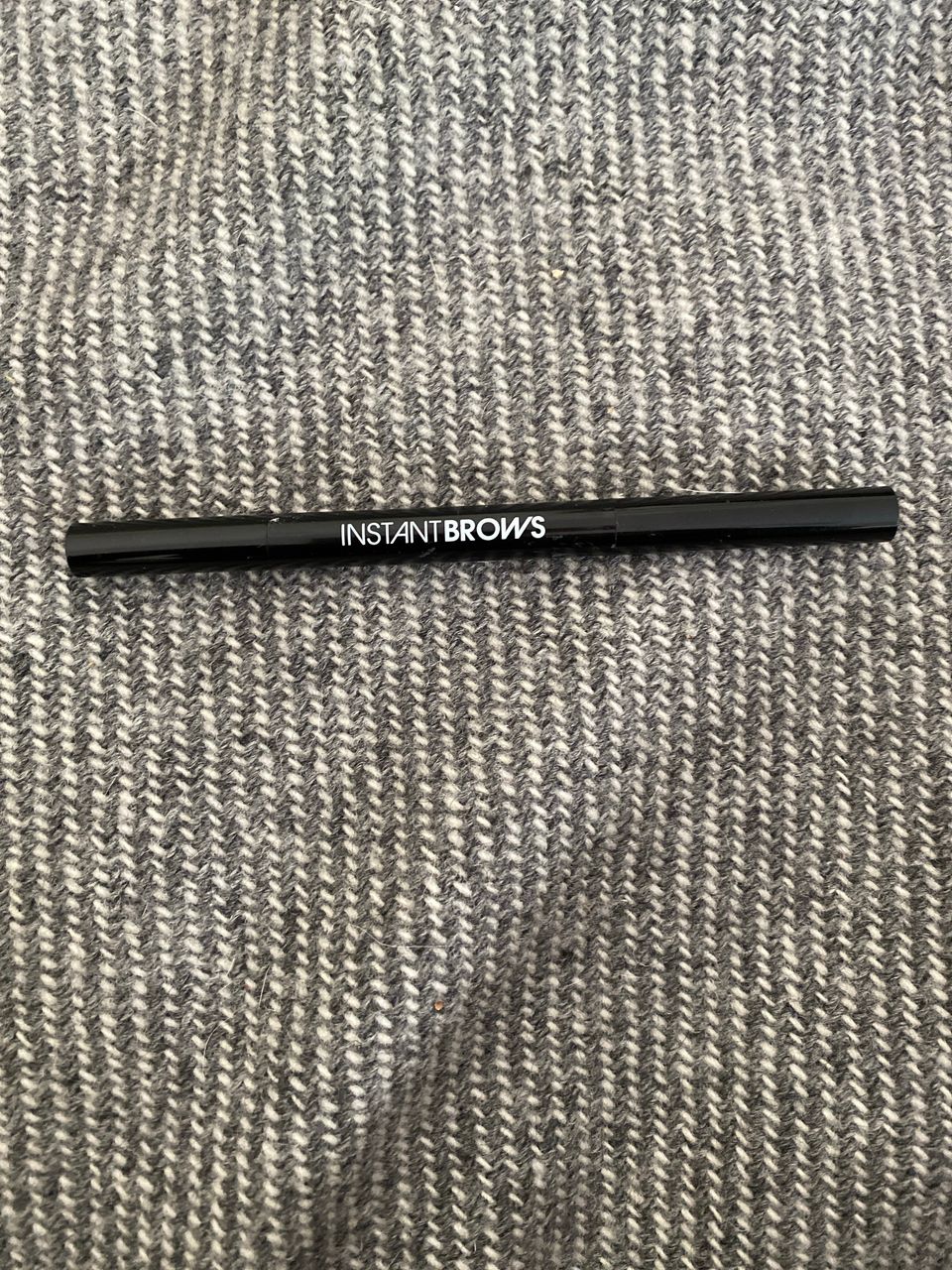 Model Co instant brows