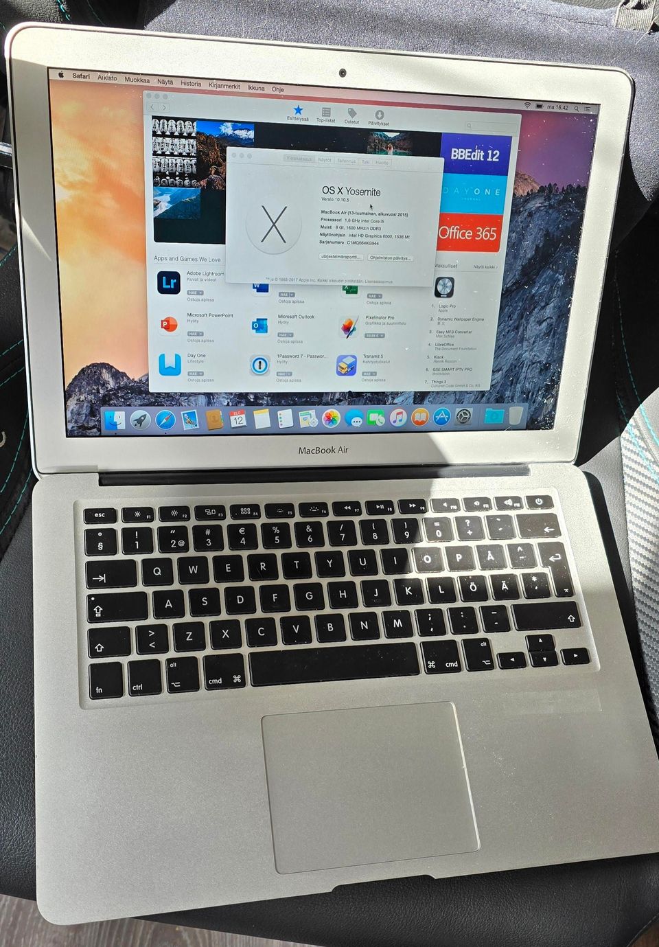 Macbook  air 13", i5, 8Gb, 250Gb ssd.