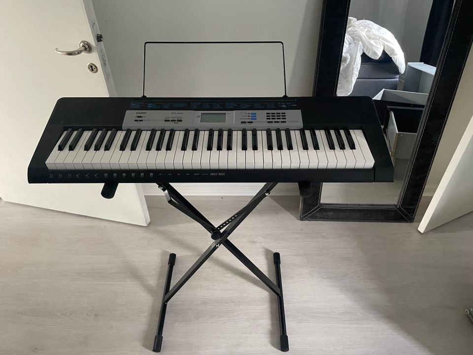 Casio CTK-1550 kosketinsoitin