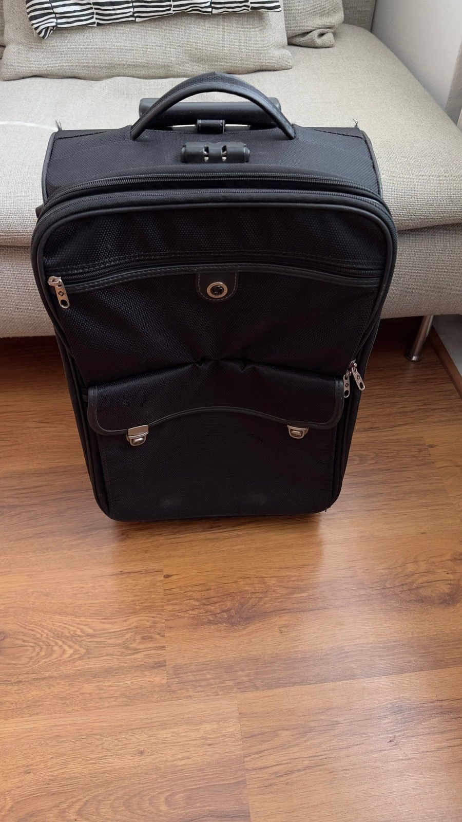 Samsonite carry-on matkalaukku