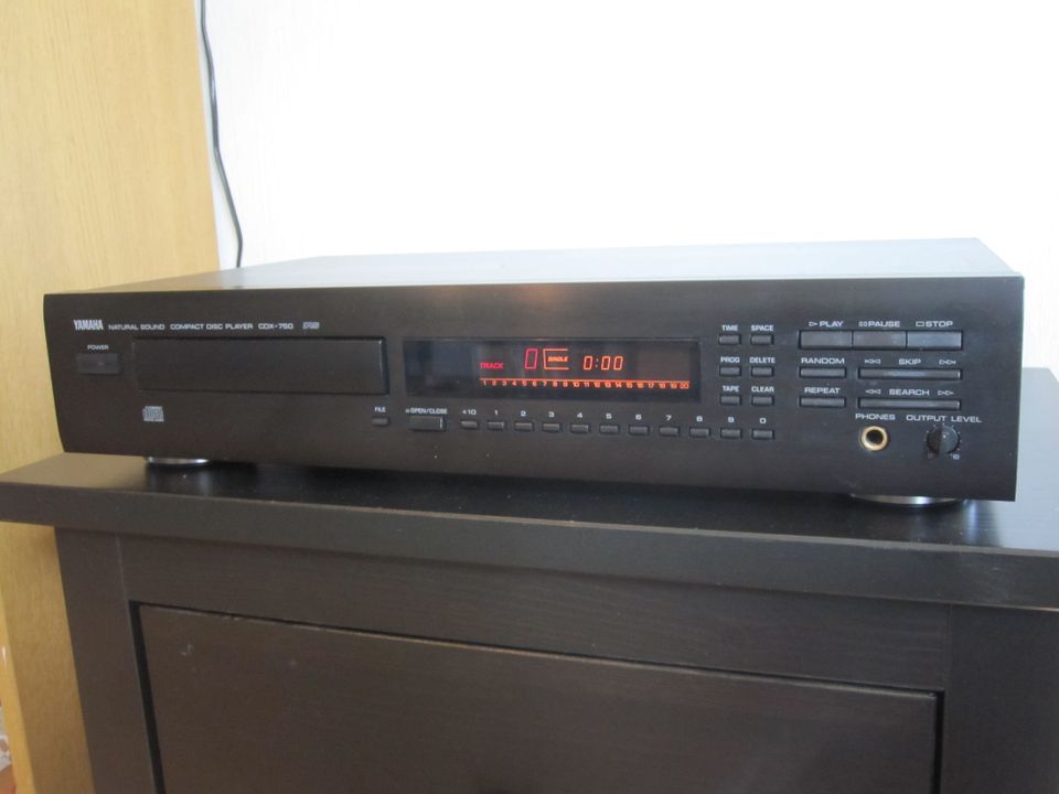 Yamaha CDX-750 CD-soitin (viallinen)