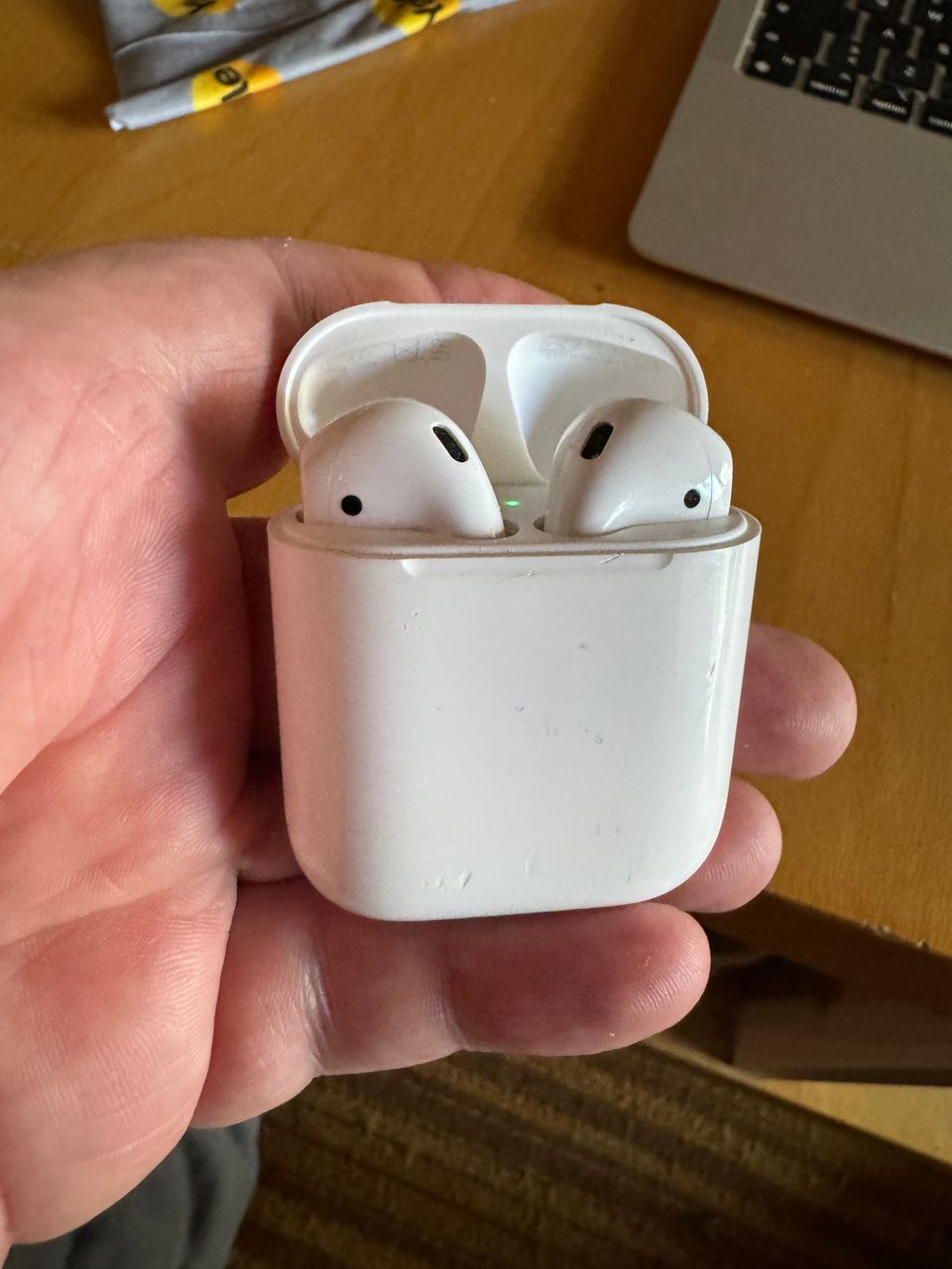 Apple airpods