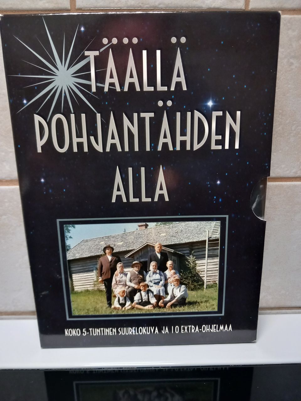 DVD-boxi Täällä pohjantähden alla / Akseli ja Elina