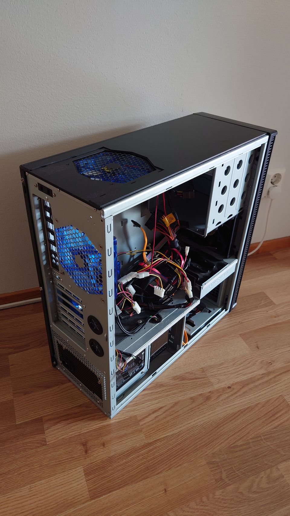 Antec P182 PC kotelo