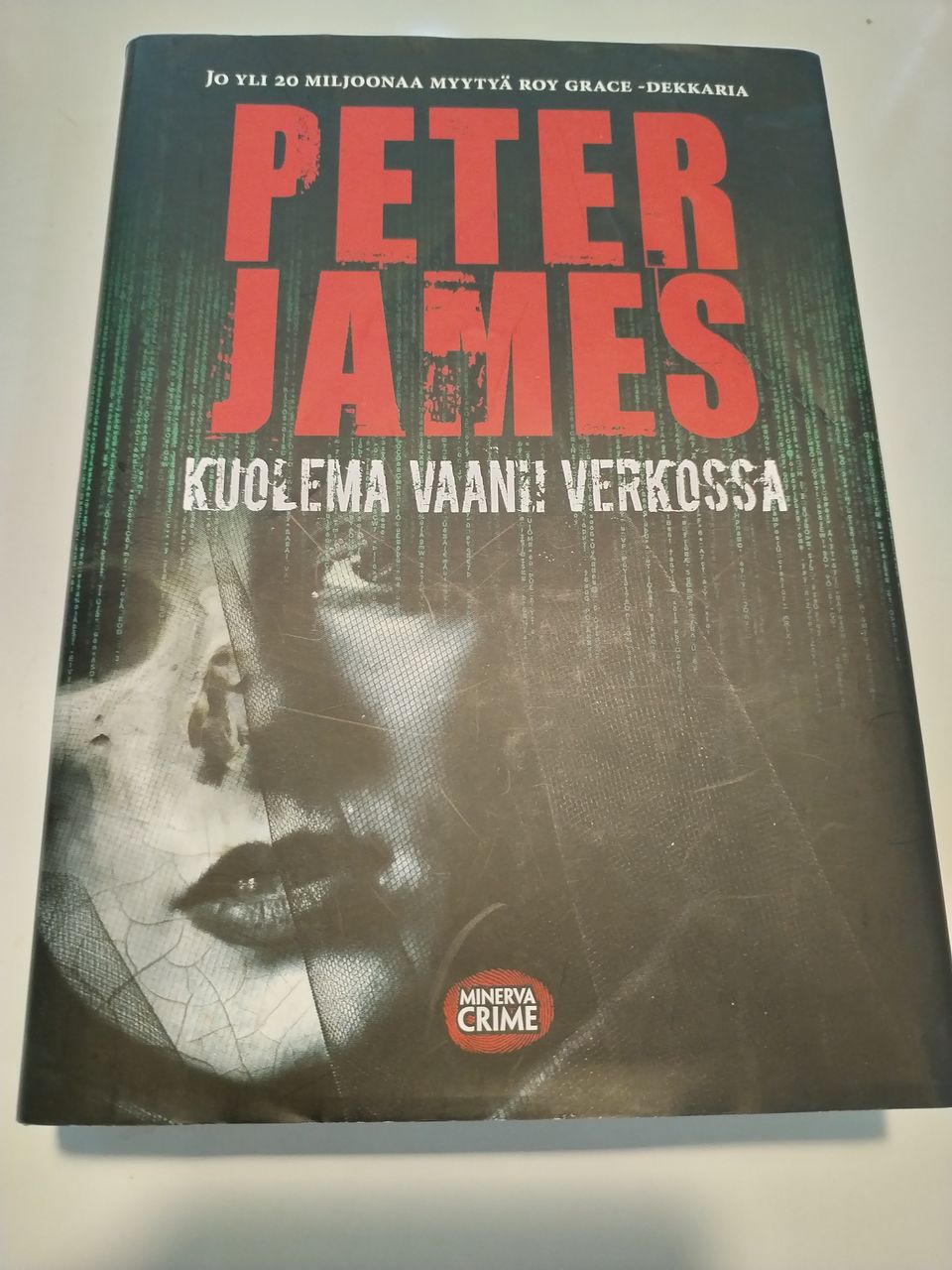 Peter James, Kuolema vaanii verkossa