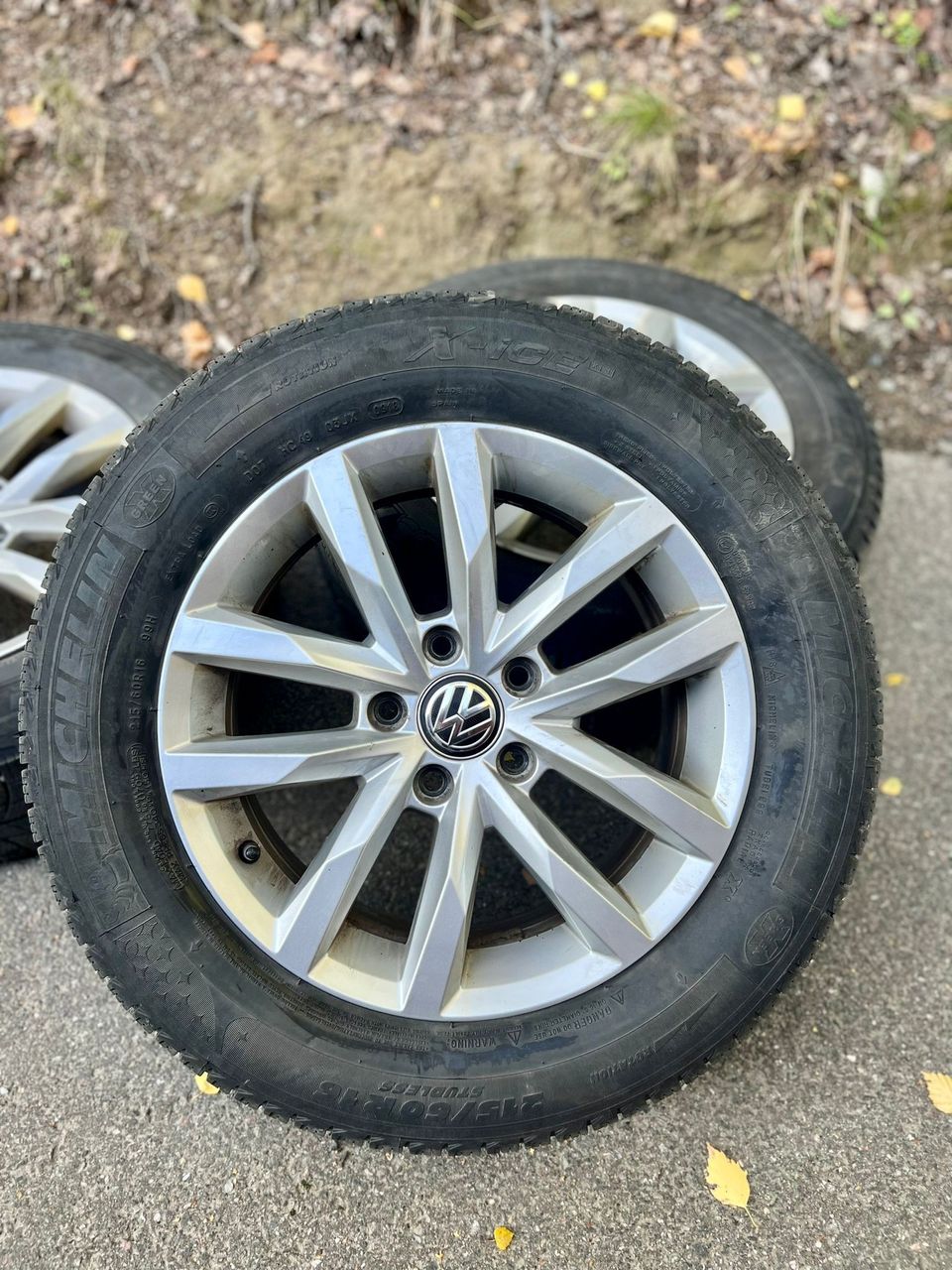 Kitkarenkaat Vw vanteilla 215/60/R16