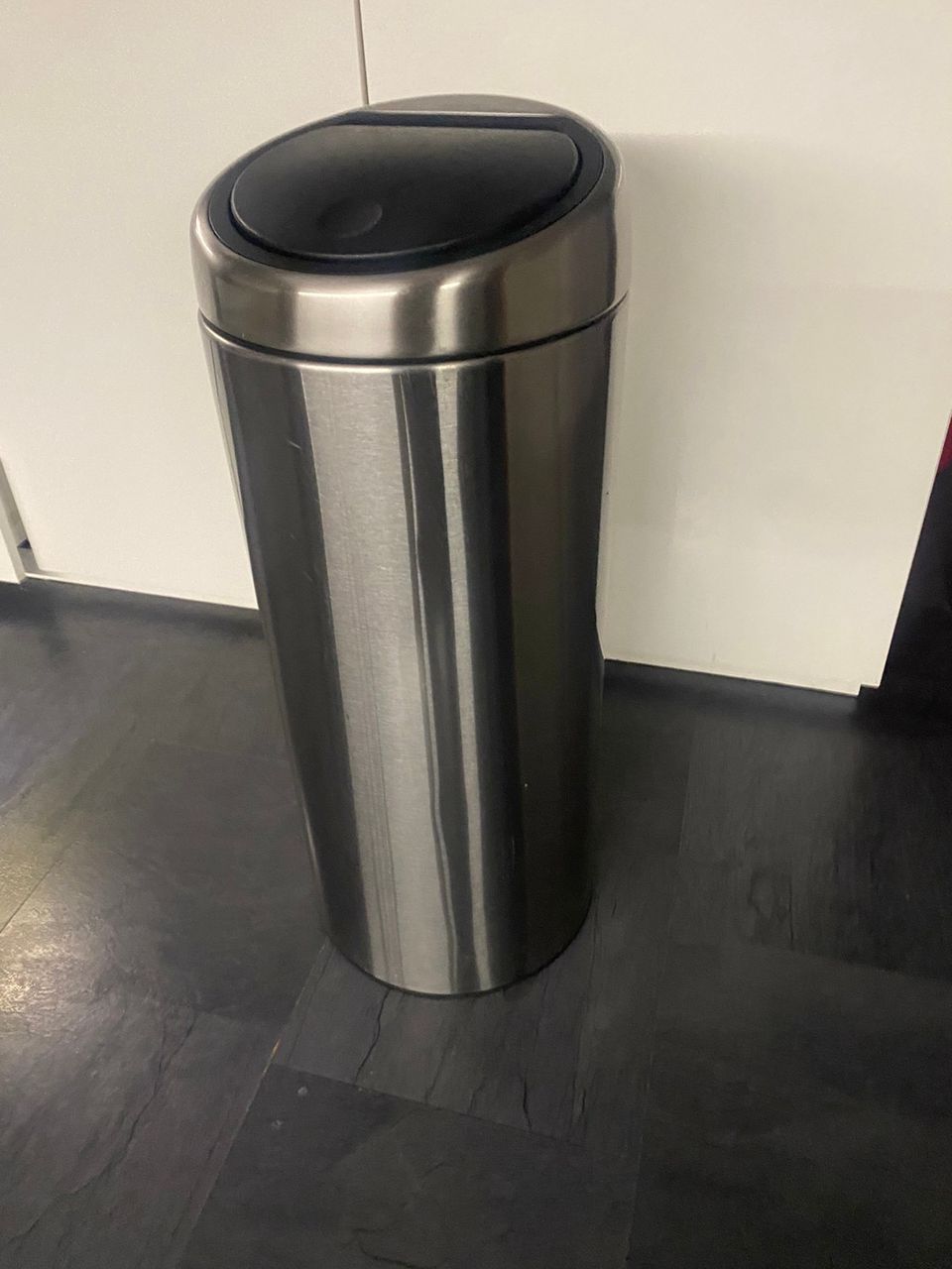 Roska-astia Brabantia Touch Bin, 30L, Matt Steel Fingerprint Proof