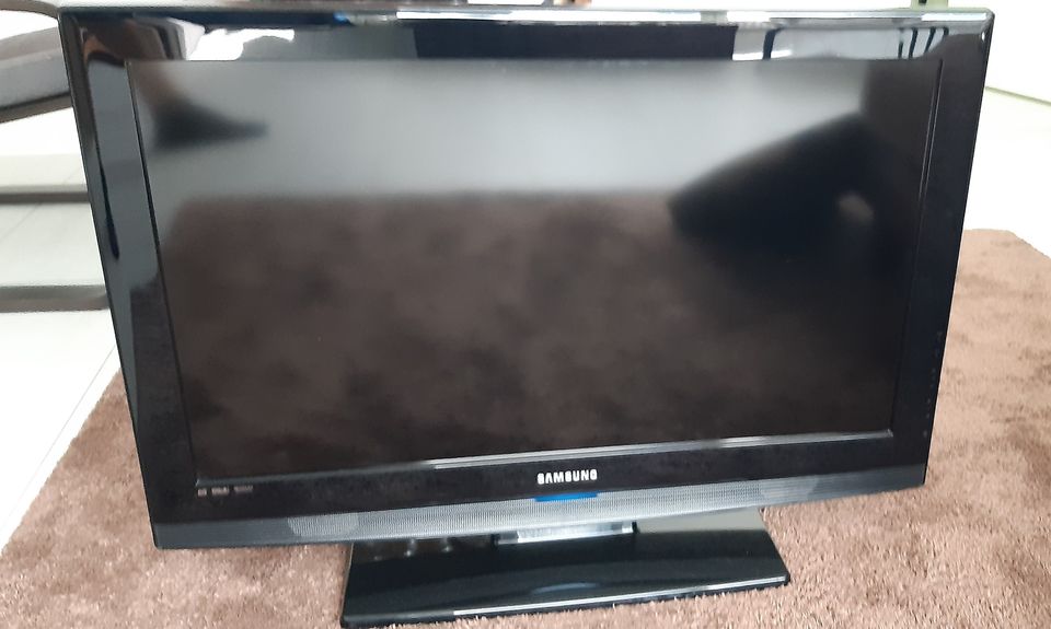 Samsung TV, 32 tuumaa