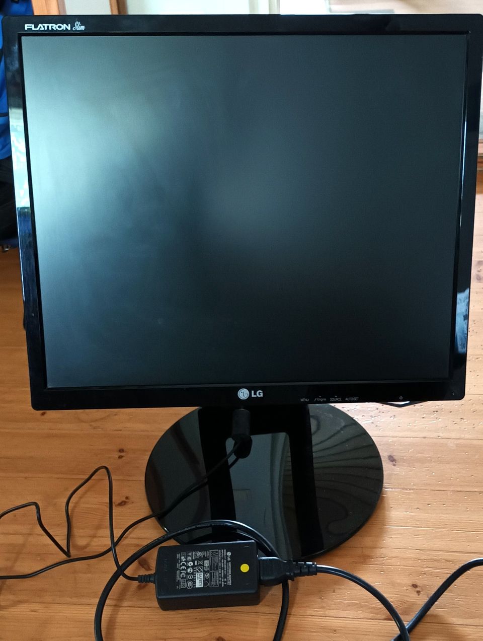 LG Slim 19" LED-näyttö