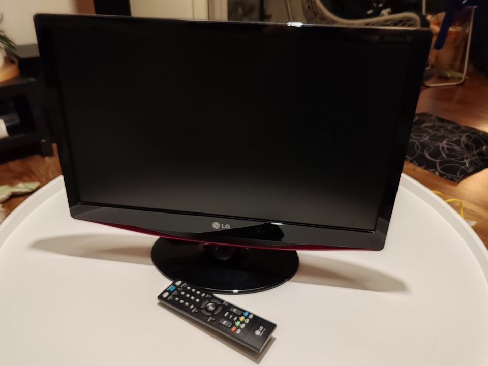 LG Flatron M227WPD 22" näyttö/TV