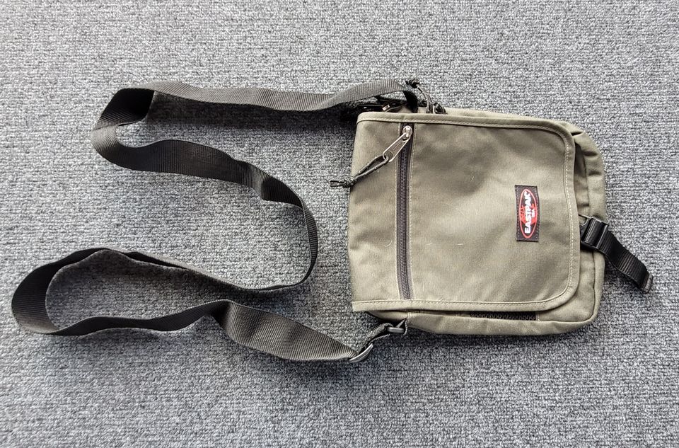 Eastpak olkalaukku