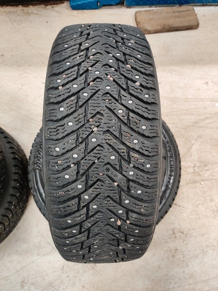 Nokian talvipyörät 205/60R16 VW, Skoda, Audi