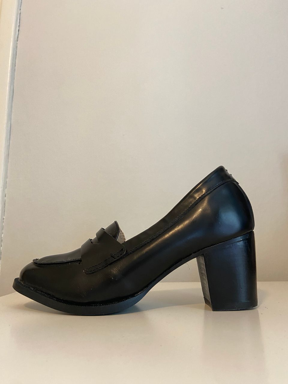 Nahkaiset loaferit Betty Jackson