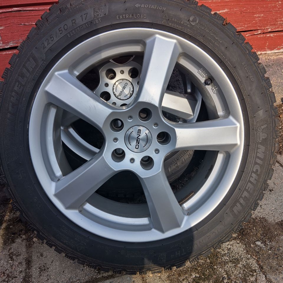 Michelin x-ice North 4/Enzo vanteet 17"