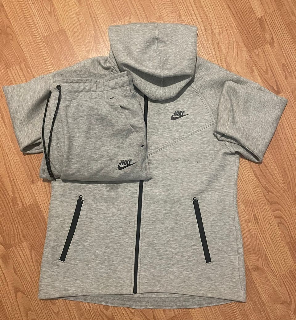 Naisten Nike tech fleece