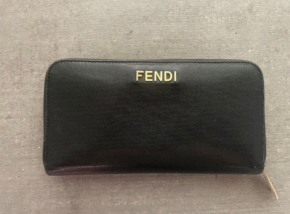 Fendi kukkaro/lompakko