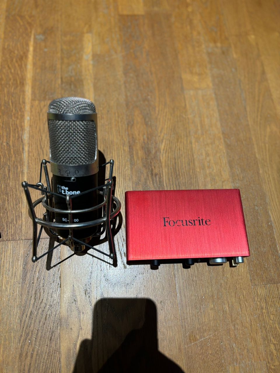 T bone sc 1100 Studio mikrofoni ja focusrite scarlett 2.1