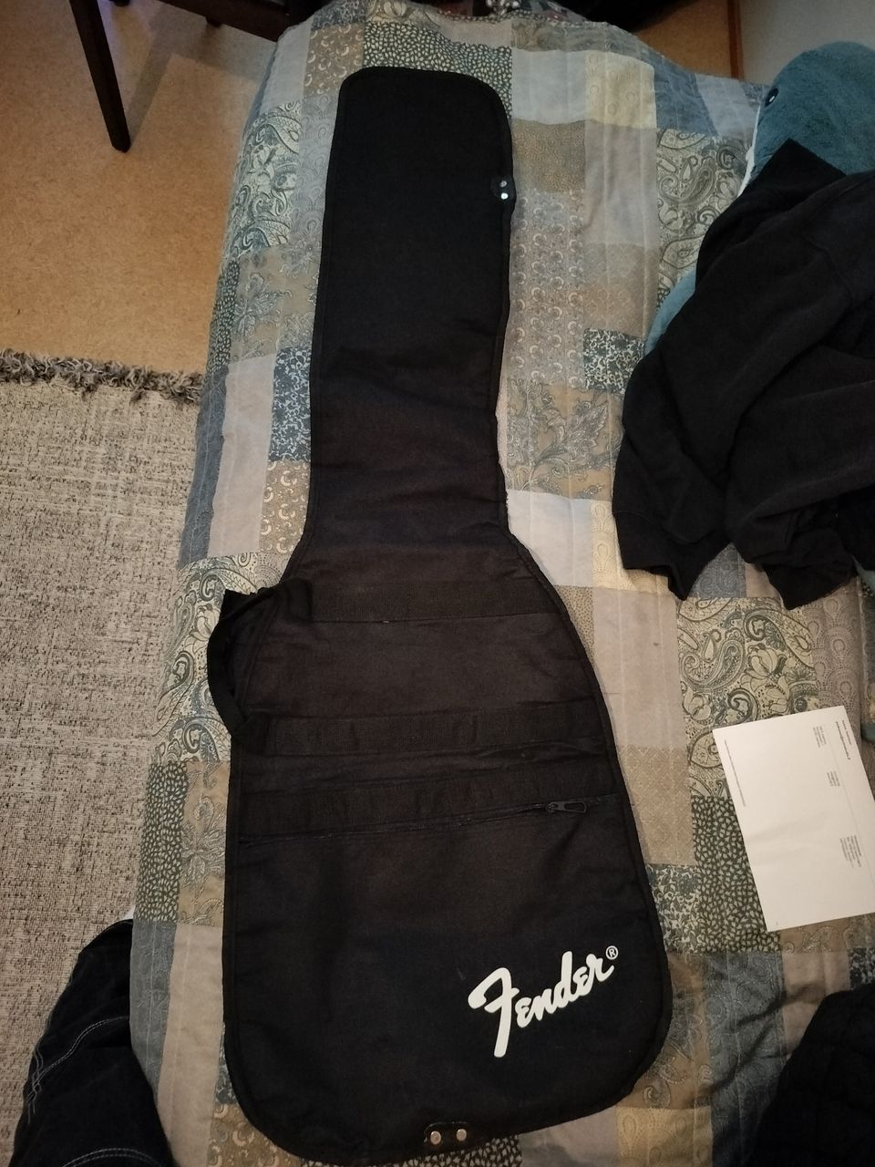 Fender matkalaukku bassolle