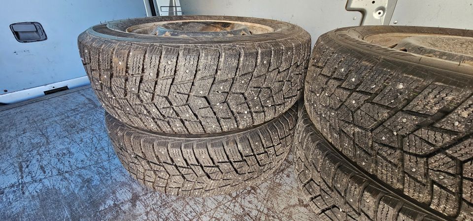 Hankook Winter i*Pike LV 205/65R16C nastarenkaat