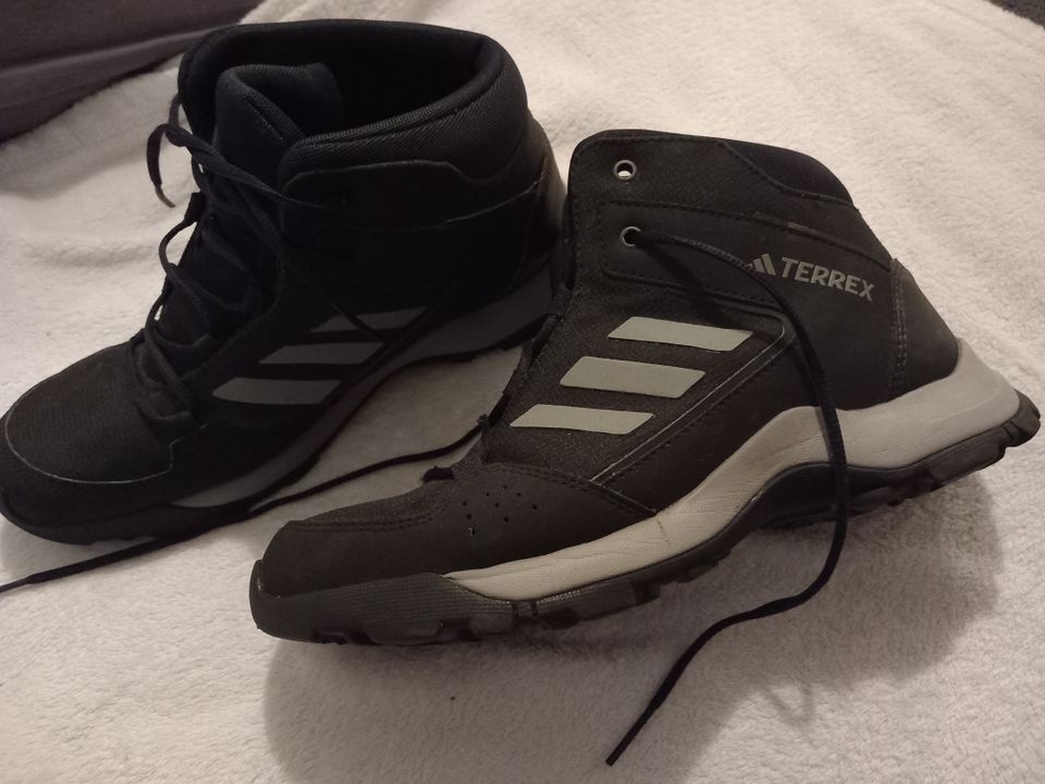 Adidas Terrex -vaelluskengät