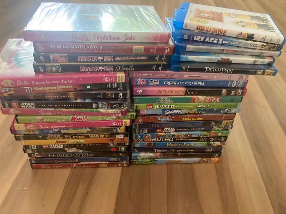 34 dvd ja 5 blueray lasten elokuvaa