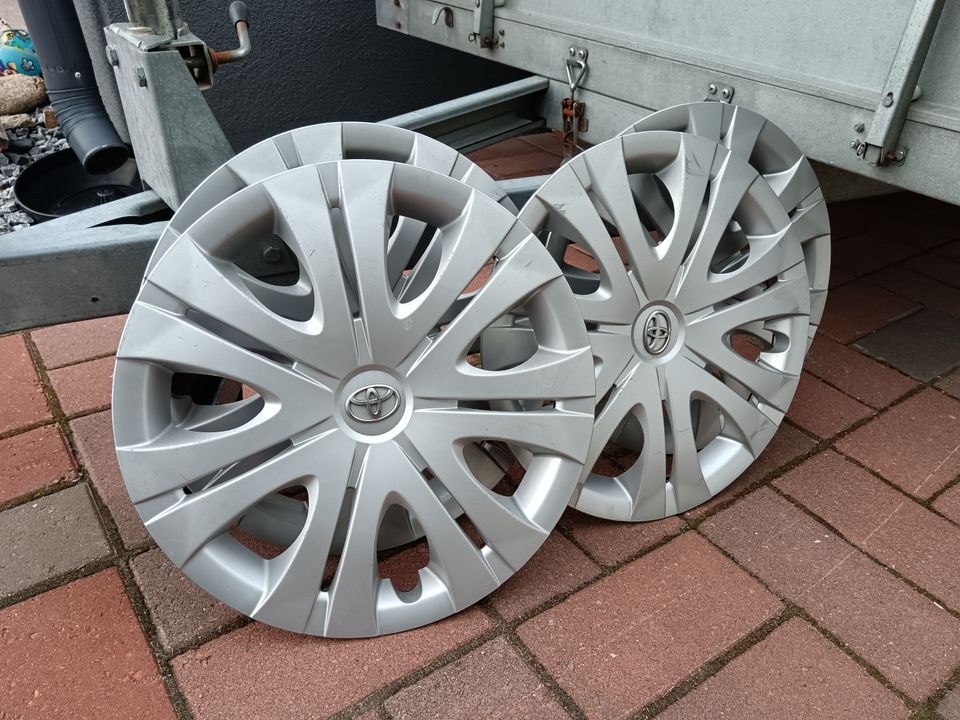 Toyota pölykapselit 16"